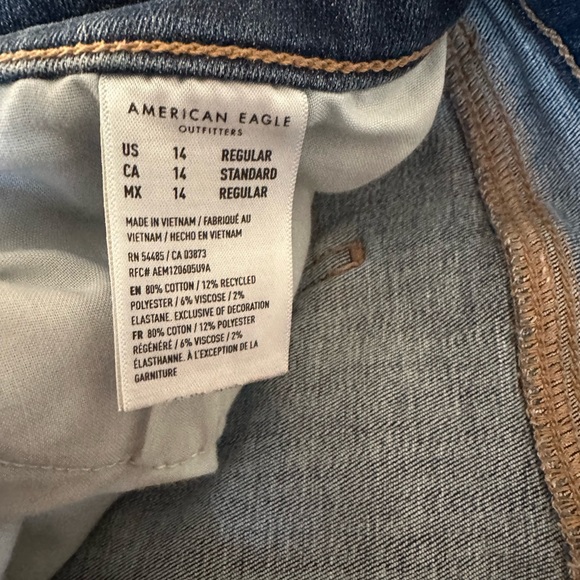 American Eagle ripped jeans - Picture 2 of 3